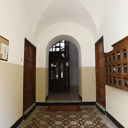Apartment Domus Alba Al Colosseo Rome